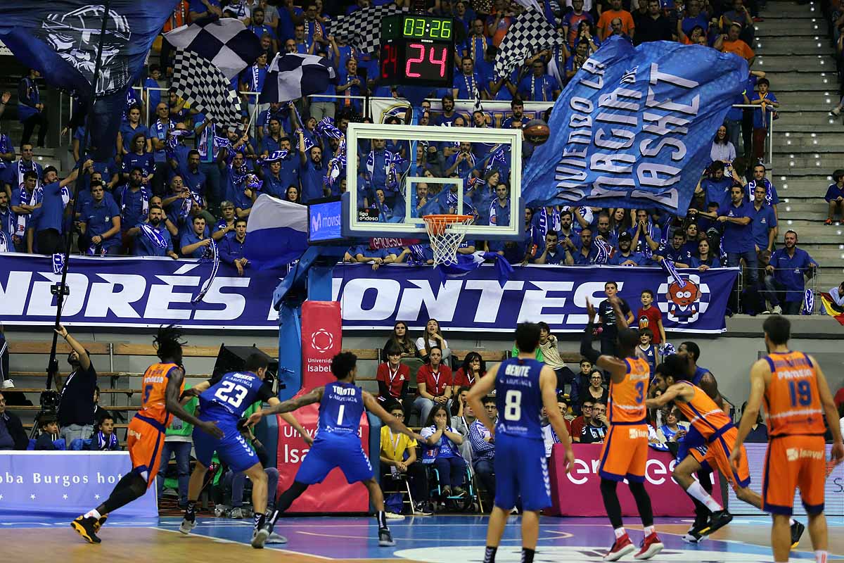 Imágenes del encuentro entre el San Pablo Burgos y el Valencia Basket en el Coliseum. 