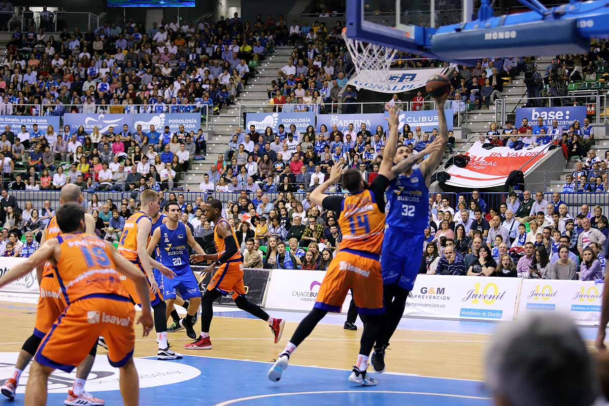 Imágenes del encuentro entre el San Pablo Burgos y el Valencia Basket en el Coliseum. 