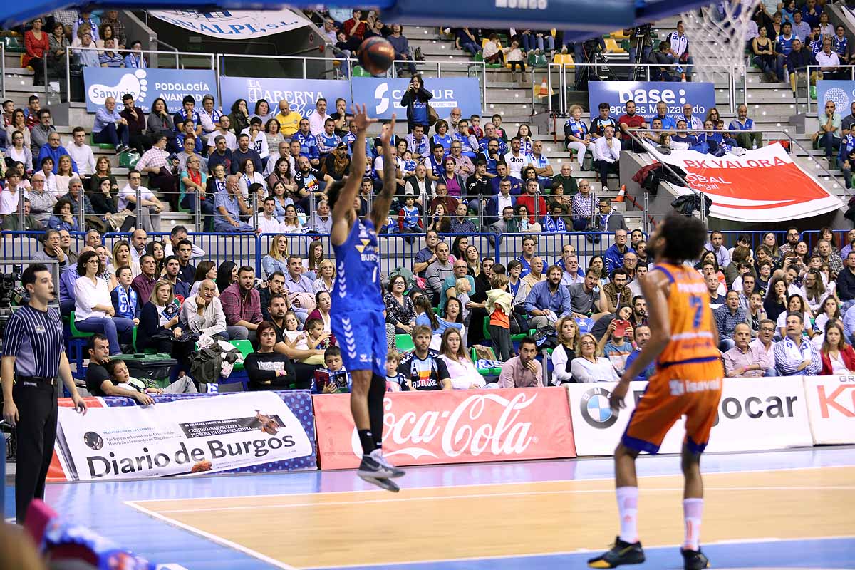 Imágenes del encuentro entre el San Pablo Burgos y el Valencia Basket en el Coliseum. 