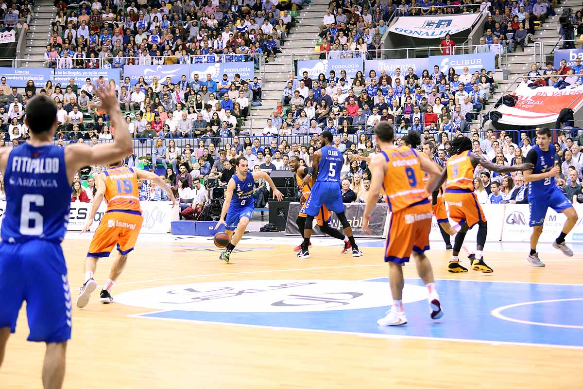 Imágenes del encuentro entre el San Pablo Burgos y el Valencia Basket en el Coliseum. 