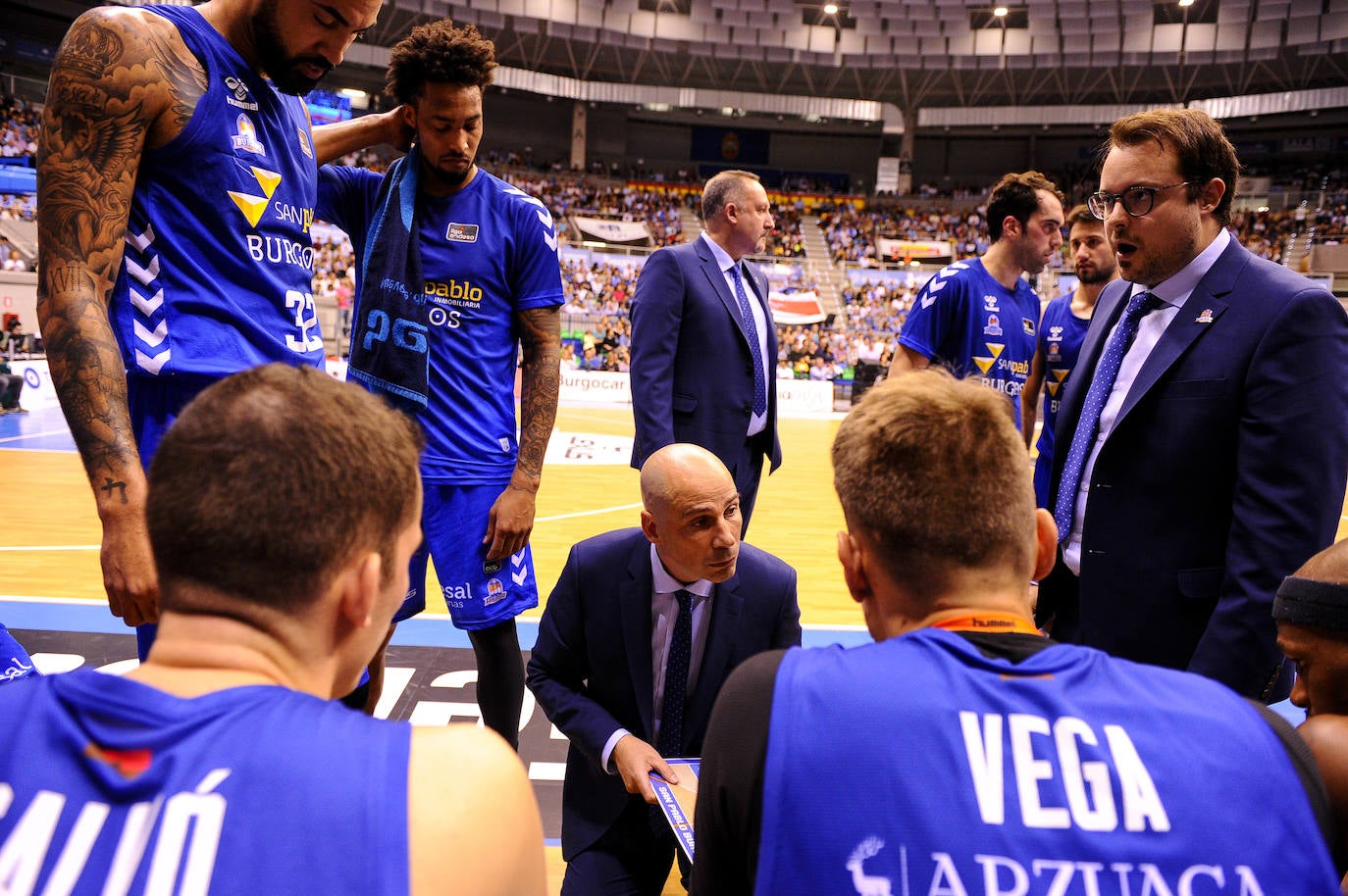 Imágenes del encuentro entre el San Pablo Burgos y el Valencia Basket en el Coliseum. 