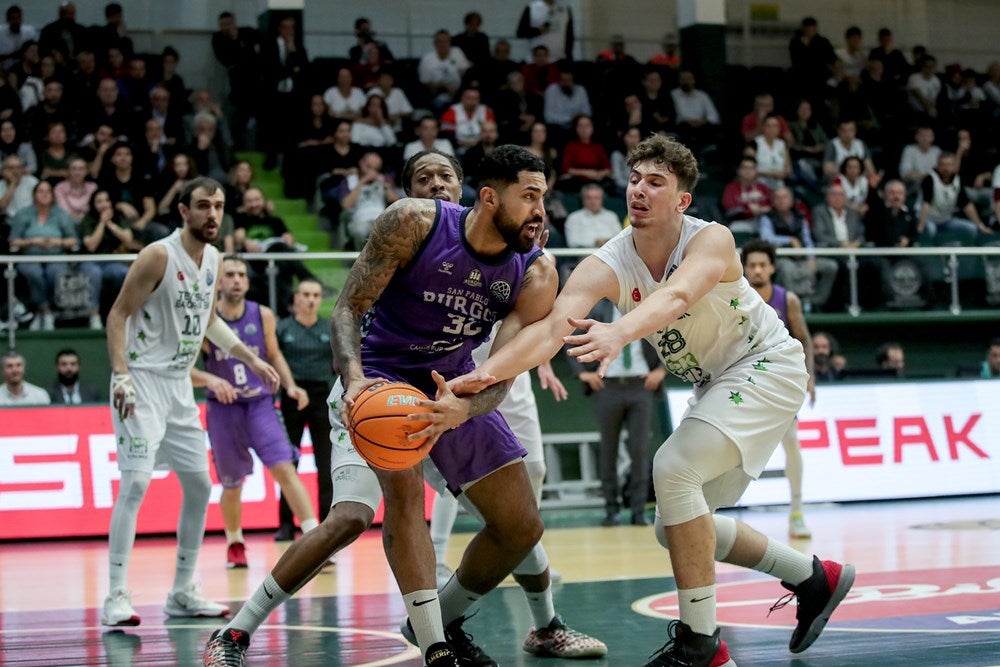 El San Pablo Burgos dispuso de la última posesión para igualar el duelo al final pero no consiguió forzar la prórroga. 