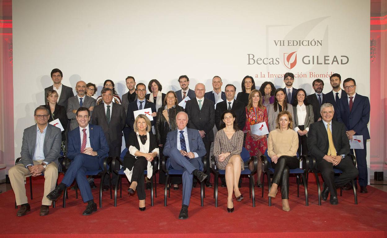 Foto de familia de los premiados con las Becas Gilead a la Investigación Biomédica