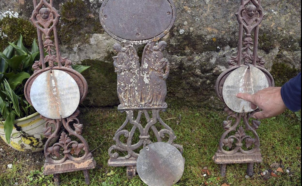 Las cruces dan testimonio de la muerte de las monjas