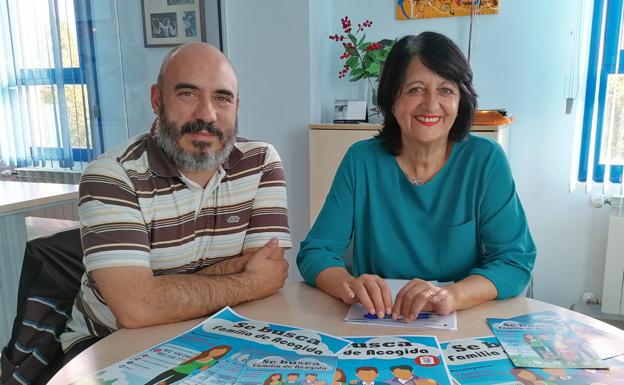 Marta Tovar y David Pereira ponen cara al programa de familias de acogidas en Burgos