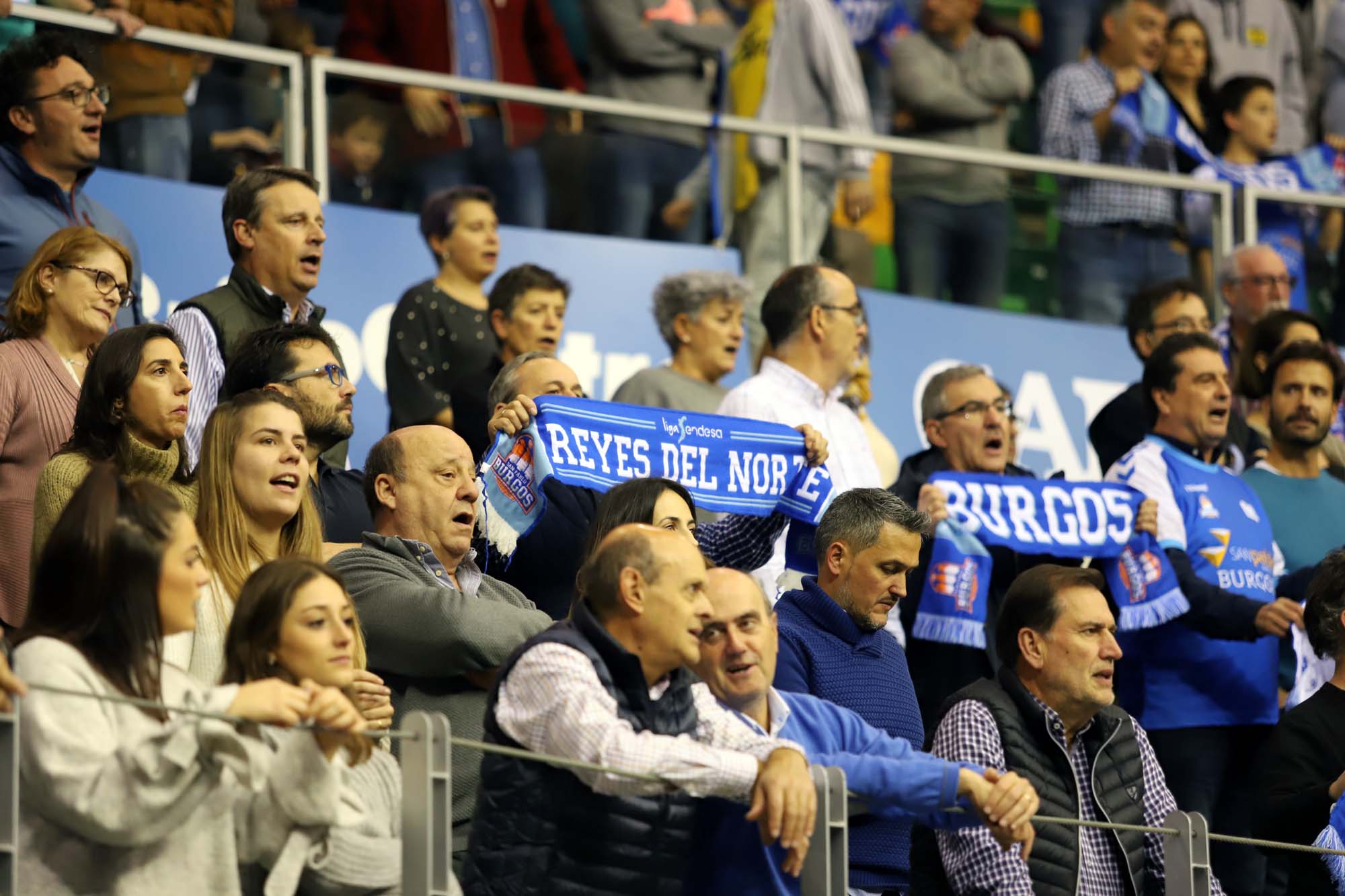 Fotos: La afición vuelve a responder a la llamada del San Pablo