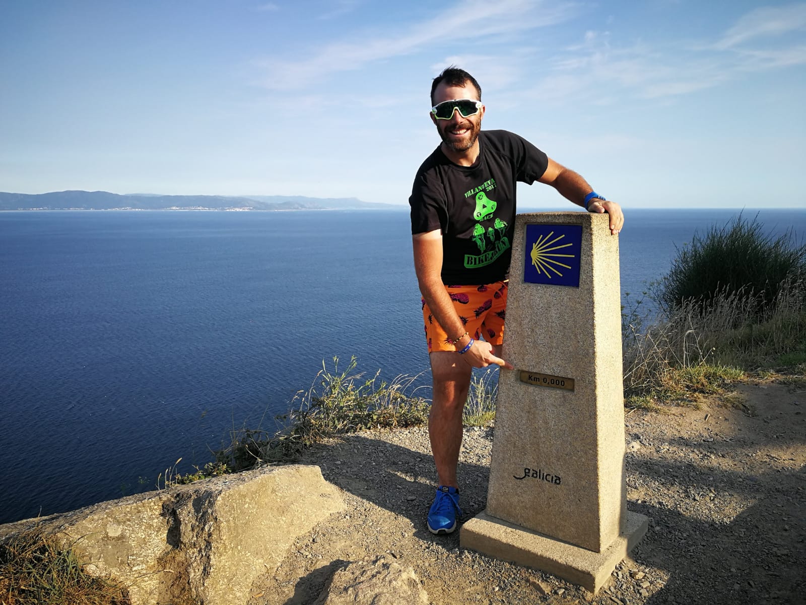 Abel Antón, de Huerta de Rey, ha concluido su tercer Camino de Santiago y esta vez lo ha afrontado en solitario | Ha pedaleado desde Roma a Finisterre en una aventura en la que pesan más los hechos positivos que los negativos y los bellos paisajes. 