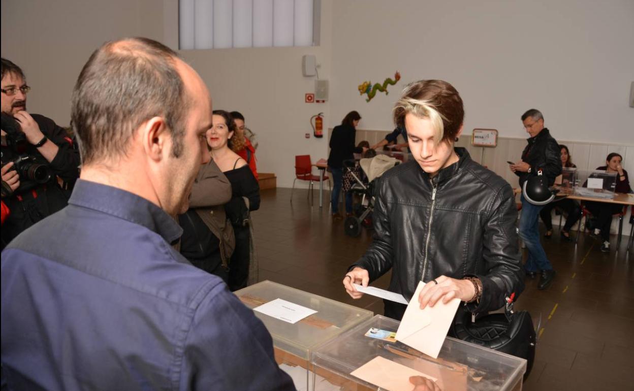 Investigan a diez burgaleses que no acudieron a las mesas electorales en la convocatoria de mayo