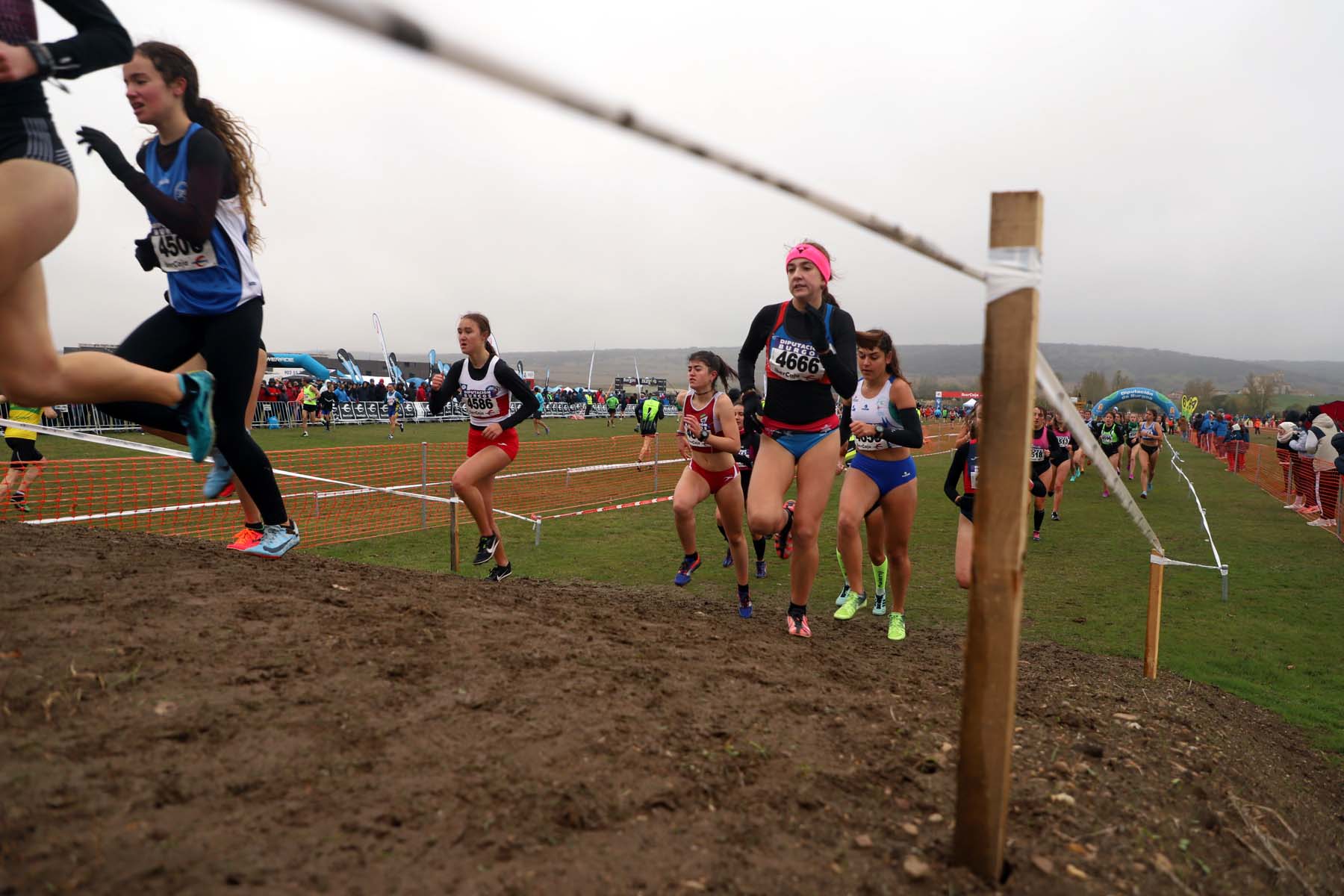 Los jóvenes también han demostrado su fortaleza en el cross. 