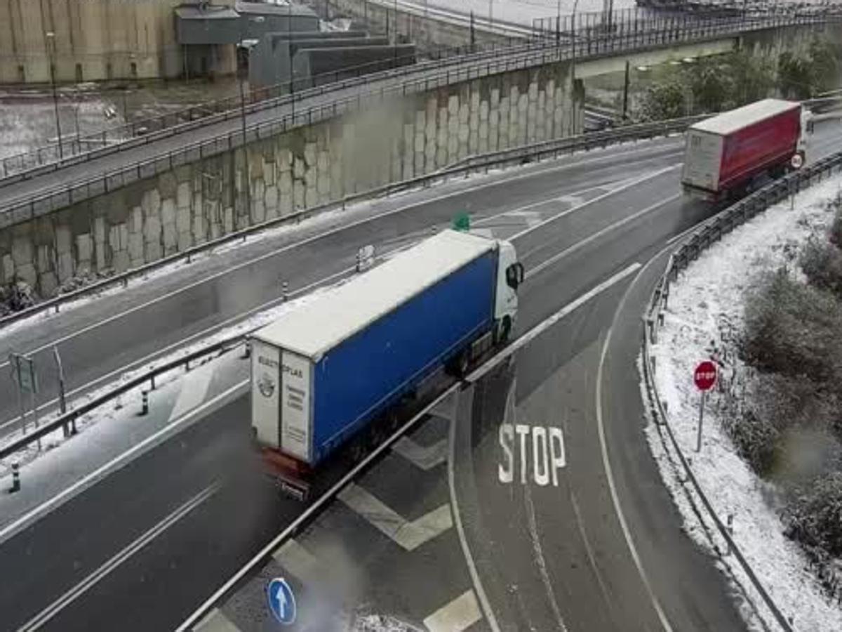 Fotos: La nieve hace acto de presencia en Burgos