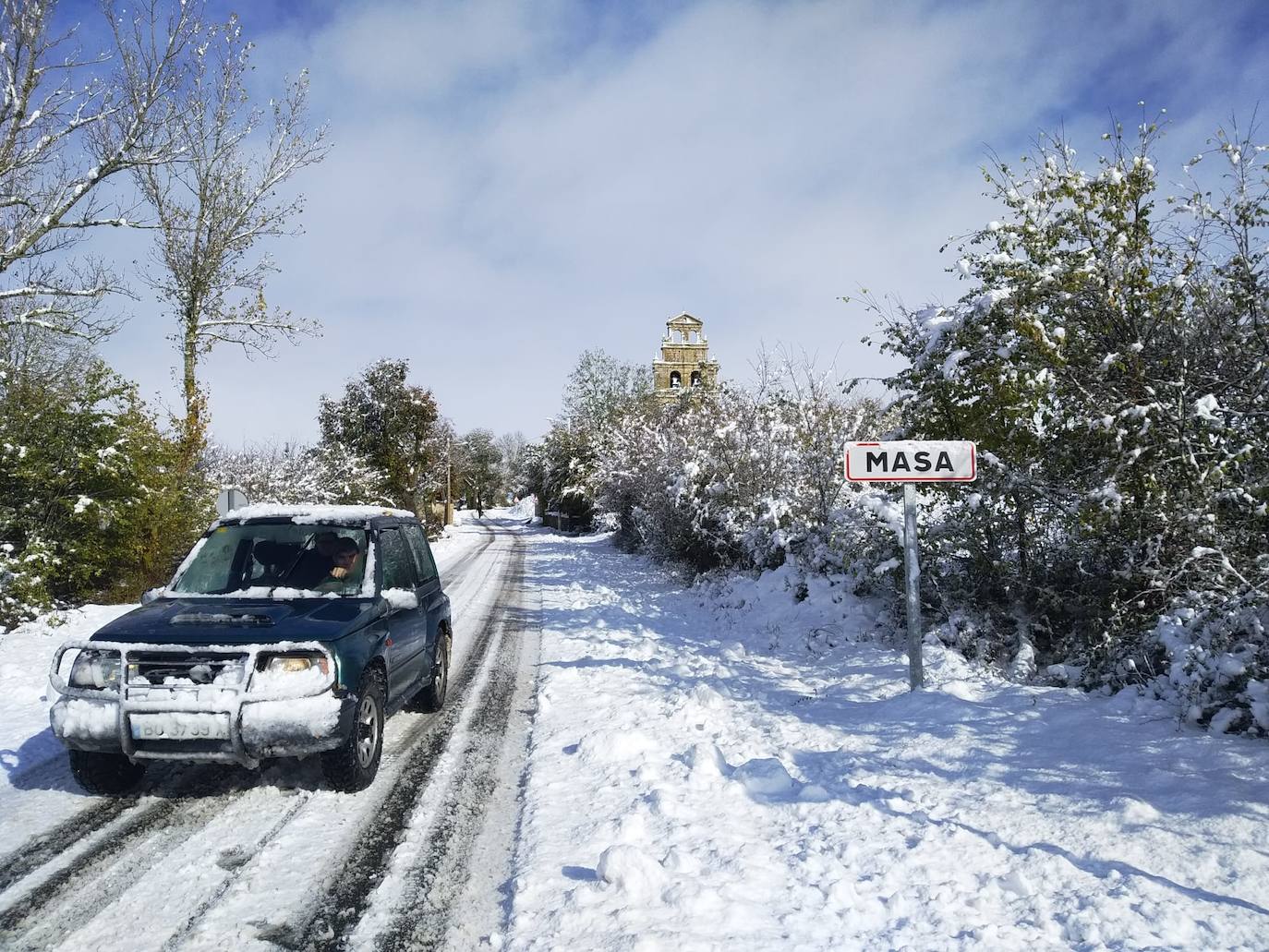 Fotos: La nieve hace acto de presencia en Burgos