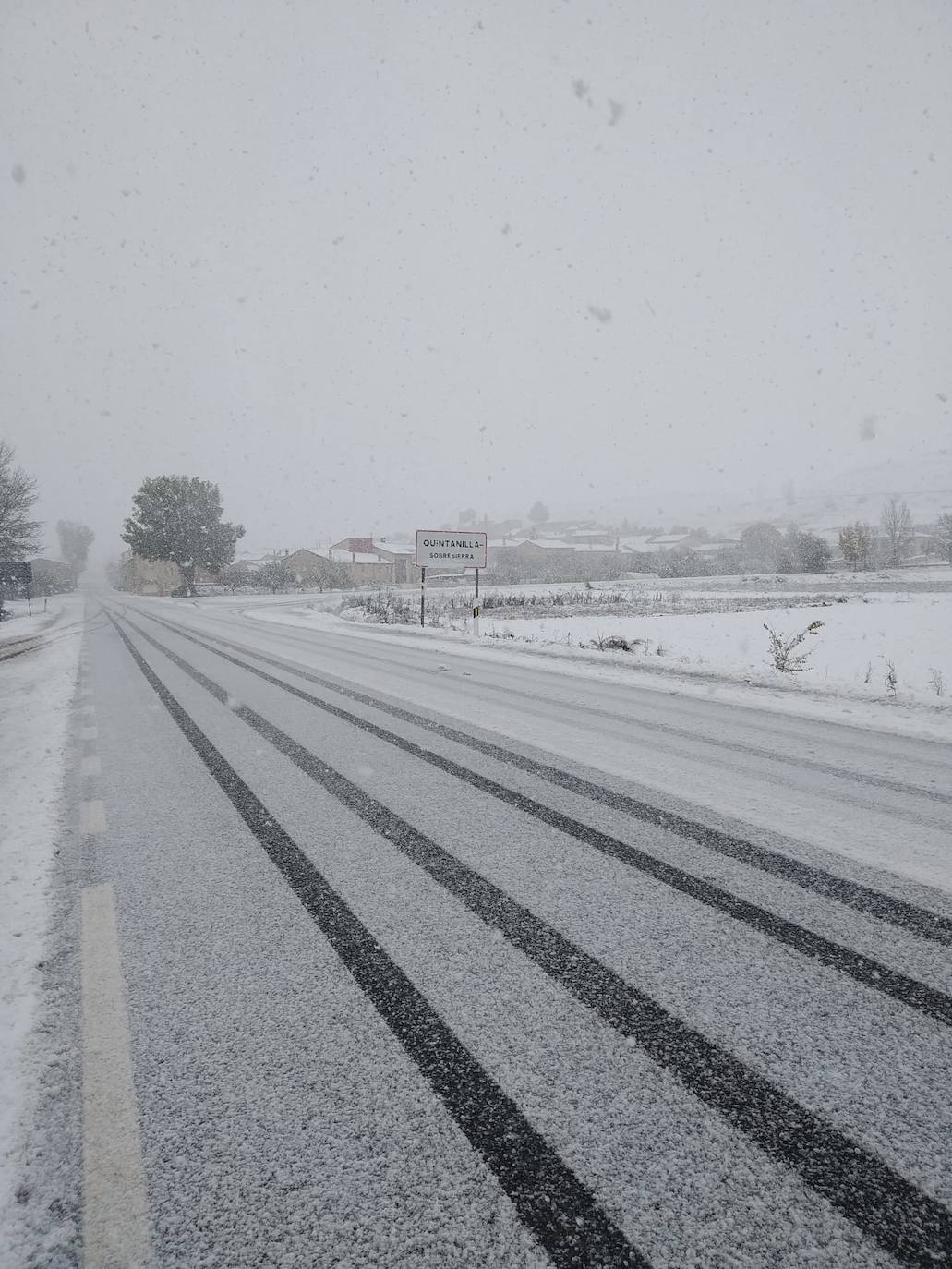 Fotos: La nieve hace acto de presencia en Burgos