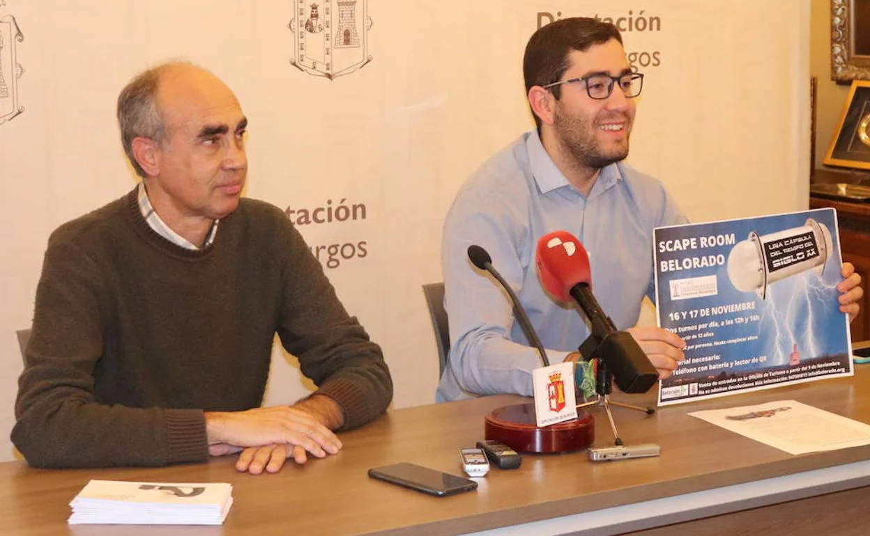 El profesor Joaquín García Andrés, junto con el alcalde de Belorado, Álvaro Eguiluz.