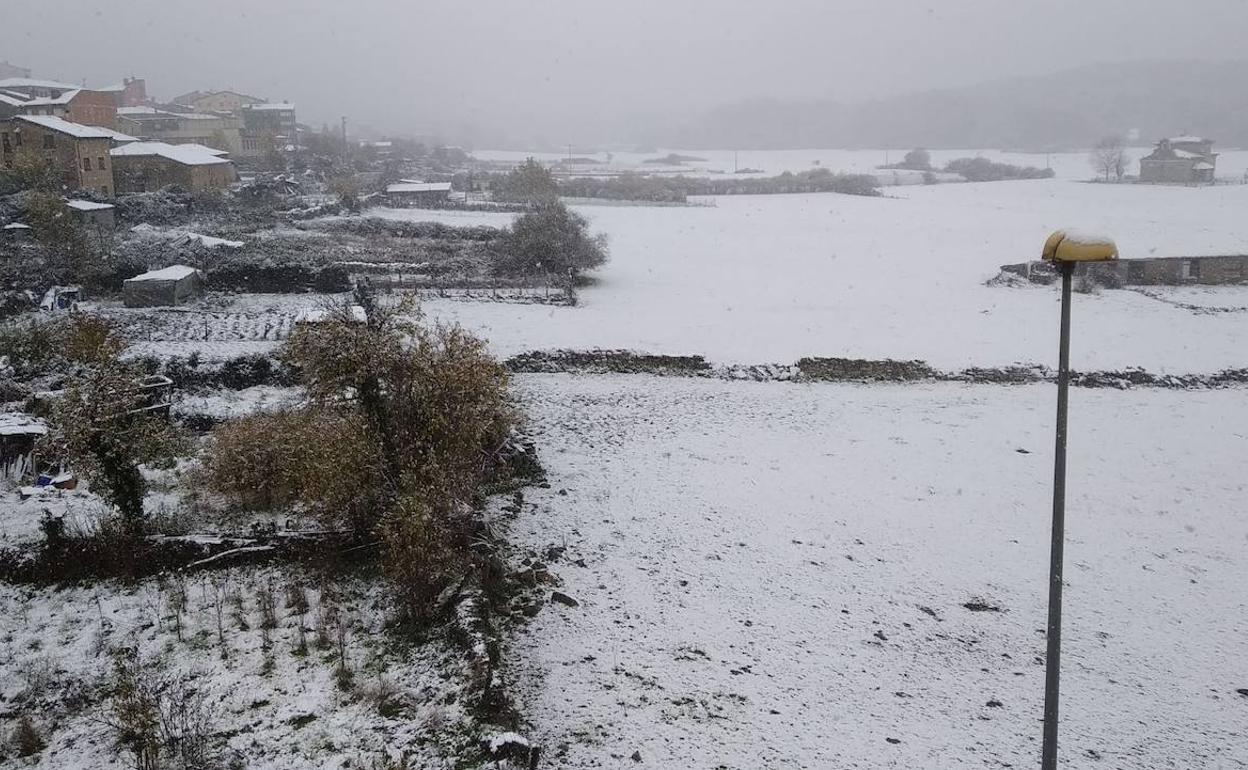 Nieve caída durante el pasado fin de semana en Quintanar de la Sierra.