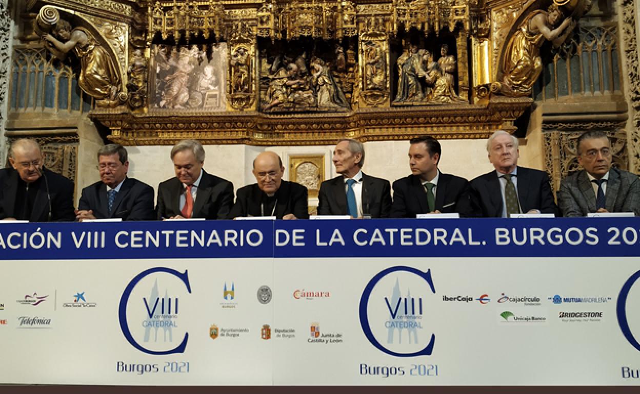 Acto de firma del convenio entre Telefónica y la Fundación VIII Centenario de la Catedral. Burgos 2021. 