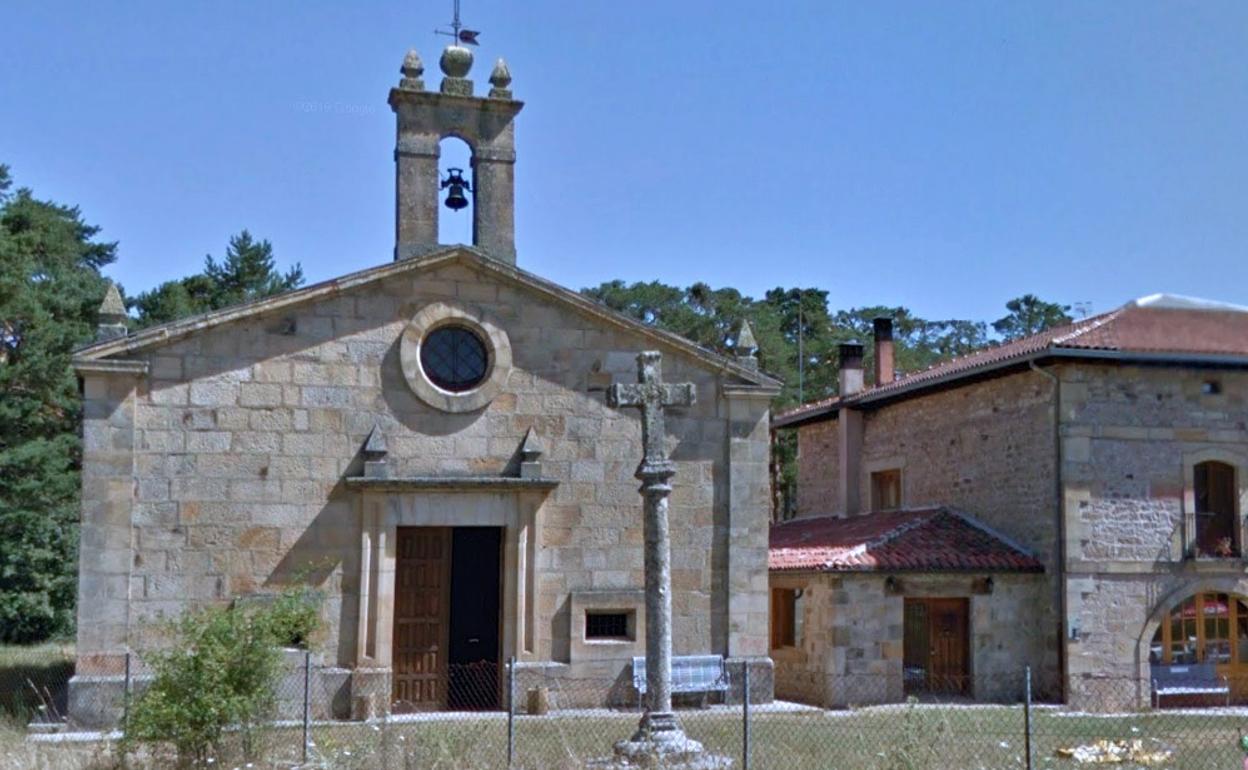 El crucero se encuentra inclinado, como se aprecia en la fotografía, y es necesario restaurarlo. 