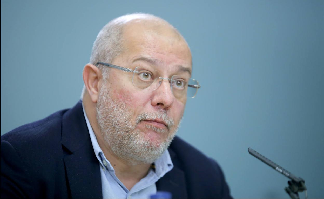 El vicepresidente, portavoz y consejero de la Transparencia, Ordenación del Territorio y Acción Exterior, Francisco Igea, comparece en la rueda de prensa posterior al Consejo de Gobierno. 