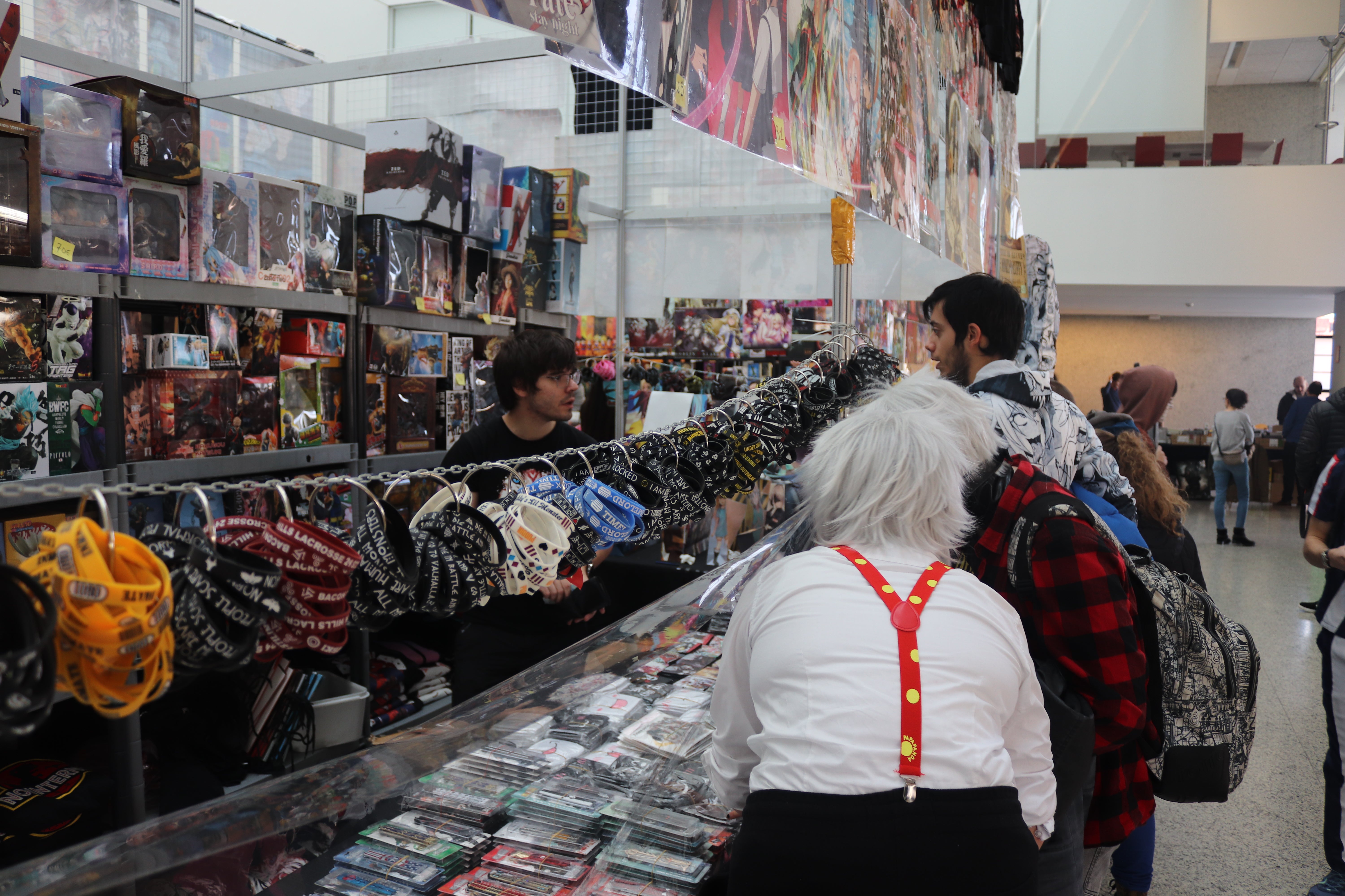 Centenares de aficionados se congregan en el Fórum de la Evolución para conocer las últimas novedades del manga, cómic y videojuegos.