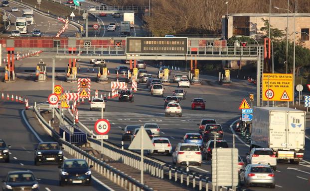 El Ministerio de Fomento cuenta con un anteproyecto para la construcción del tercer carril en la AP-1