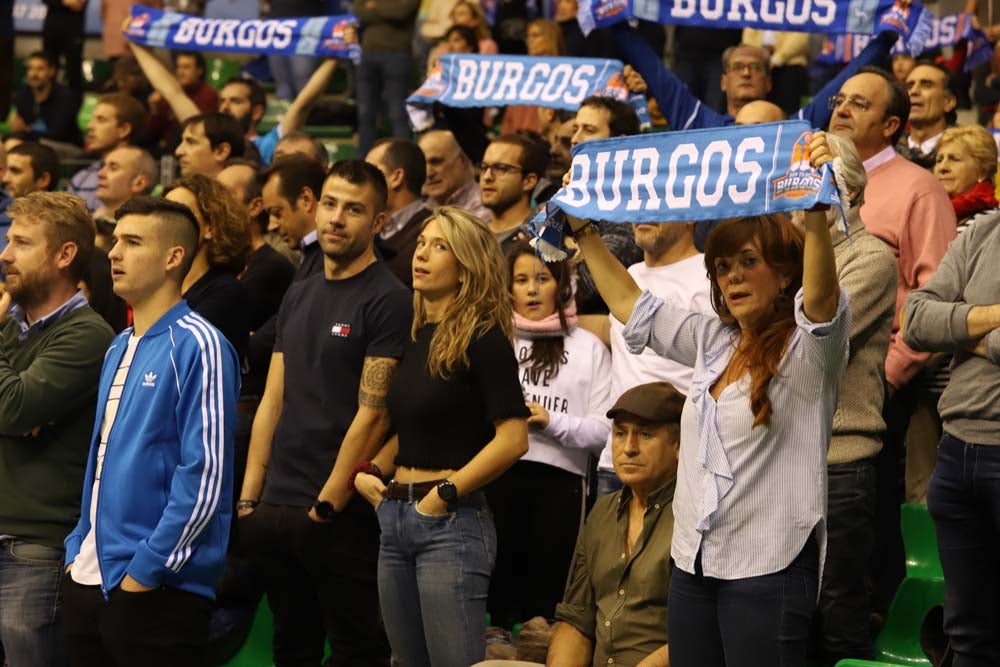 Gran ambiente en las gradas del Coliseum