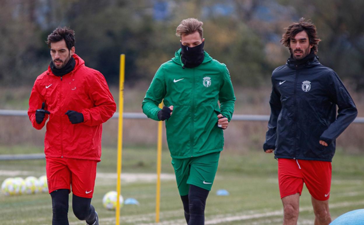 Carlos Martínez, a la derecha, durante un entrenamiento. 