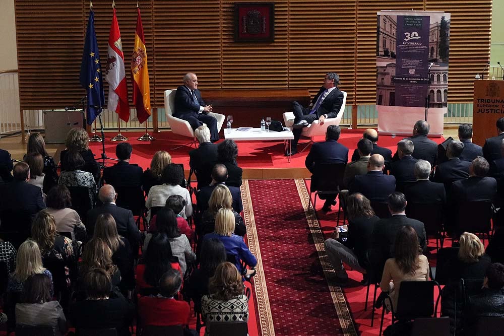 Asistentes al acto de celebración a tres décadas del TSJCyL