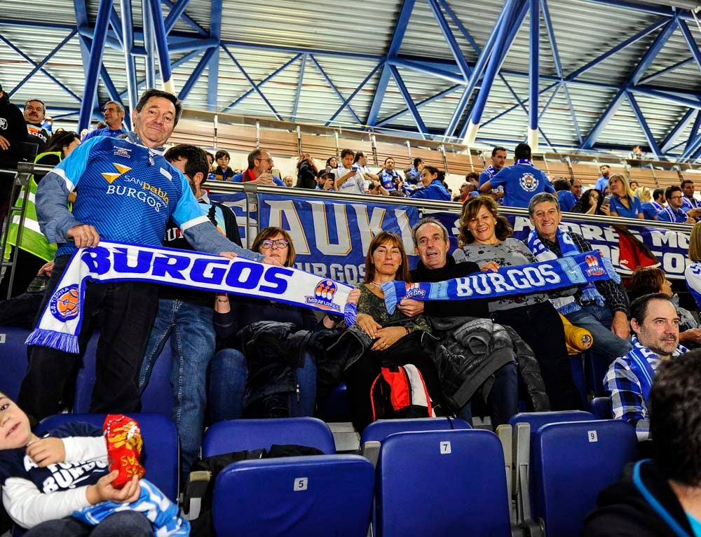 Casi un millar de burgaleses se han desplazado hasta la capital de España para ver la victoria de su equipo en el Wizink Center.
