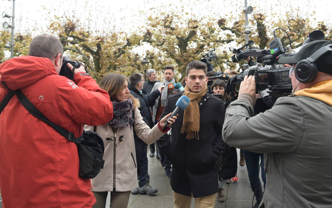 La anécdota de la jornada ha estado protagonizada por los fallos en el sistema informático que han impedido completar la prueba testifical prevista por viodeconferencia desde Aranda de Duero, prueba que se realizará mañana, lo que, previsiblemente, alargará la sesión. 