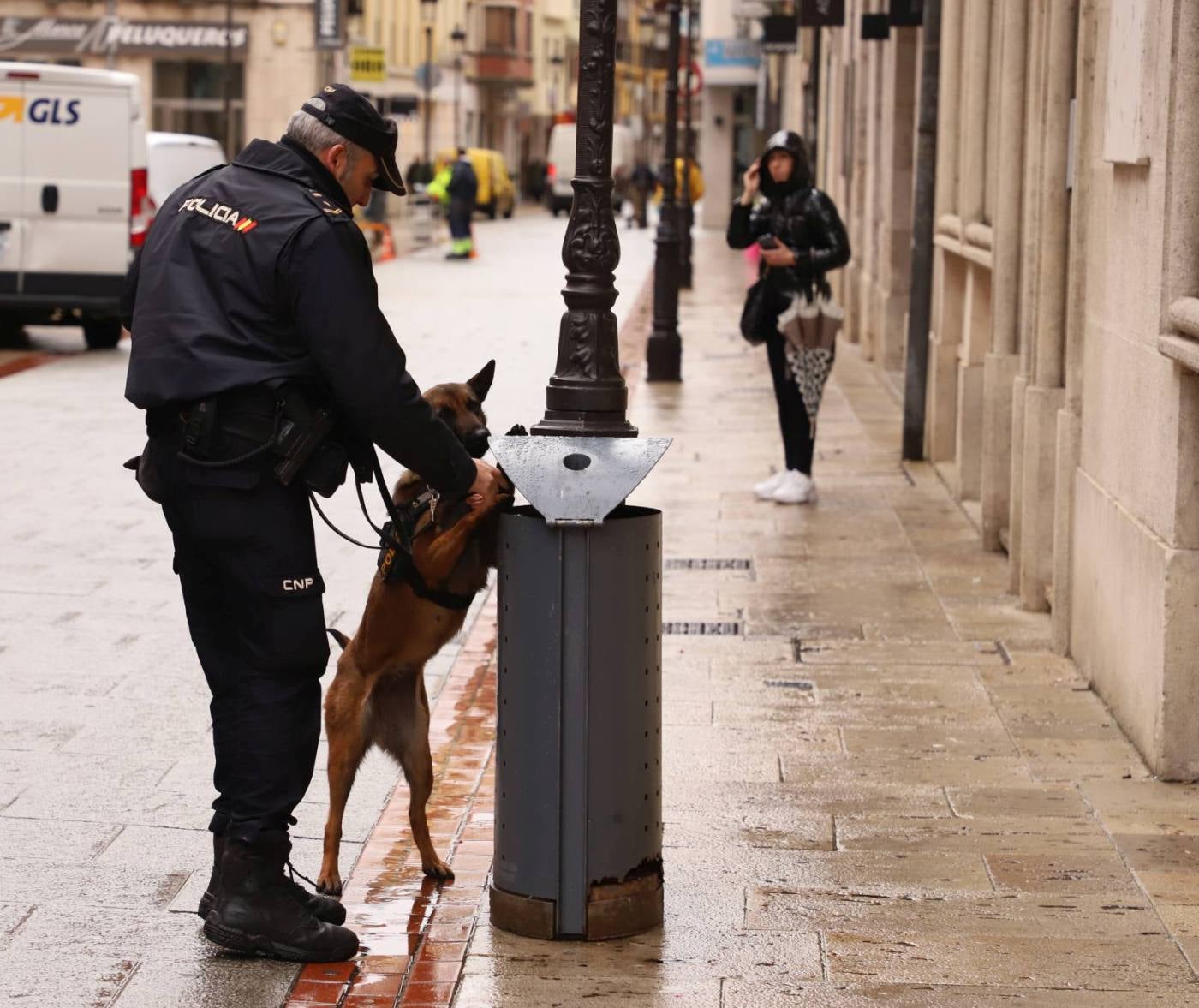 Los agentes de la Policía Nacional han acordonado la zona. 