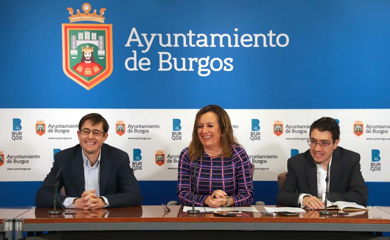 Los concejales de Ciuddanos Julio Rodríguez-Vigil, Rosario Pérez y Miguel Celso Balbás. 