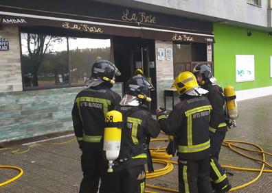 Imagen secundaria 1 - Incendio sin heridos en un bar del G3 de Burgos