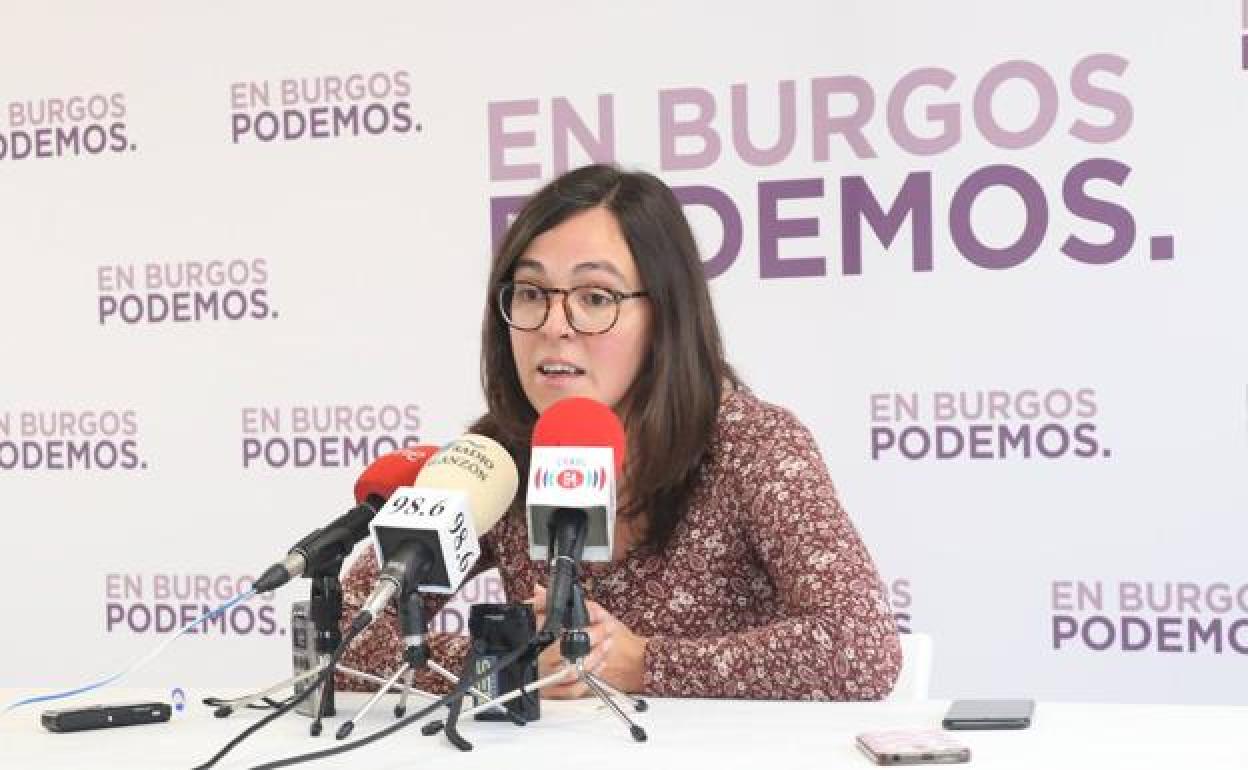 Laura Domínguez, portavoz de Podemos en la Comisión de Cultura, ha presentado la propuesta. 