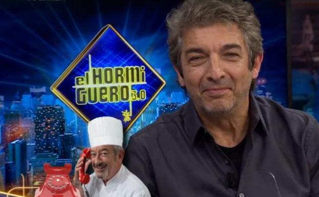 Darín ríemientras el cocinero cuenta el polémico chiste. 