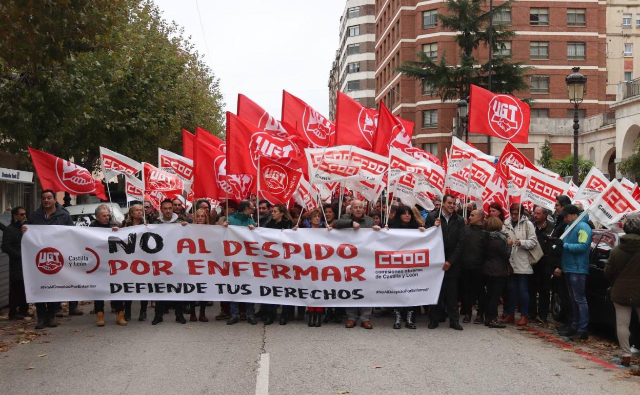 Alrededor de un centenar de personas han secundado la movilización. 