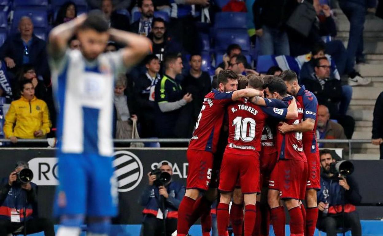 Los jugadores del Osasuna celebran el tercer gol del equipo 