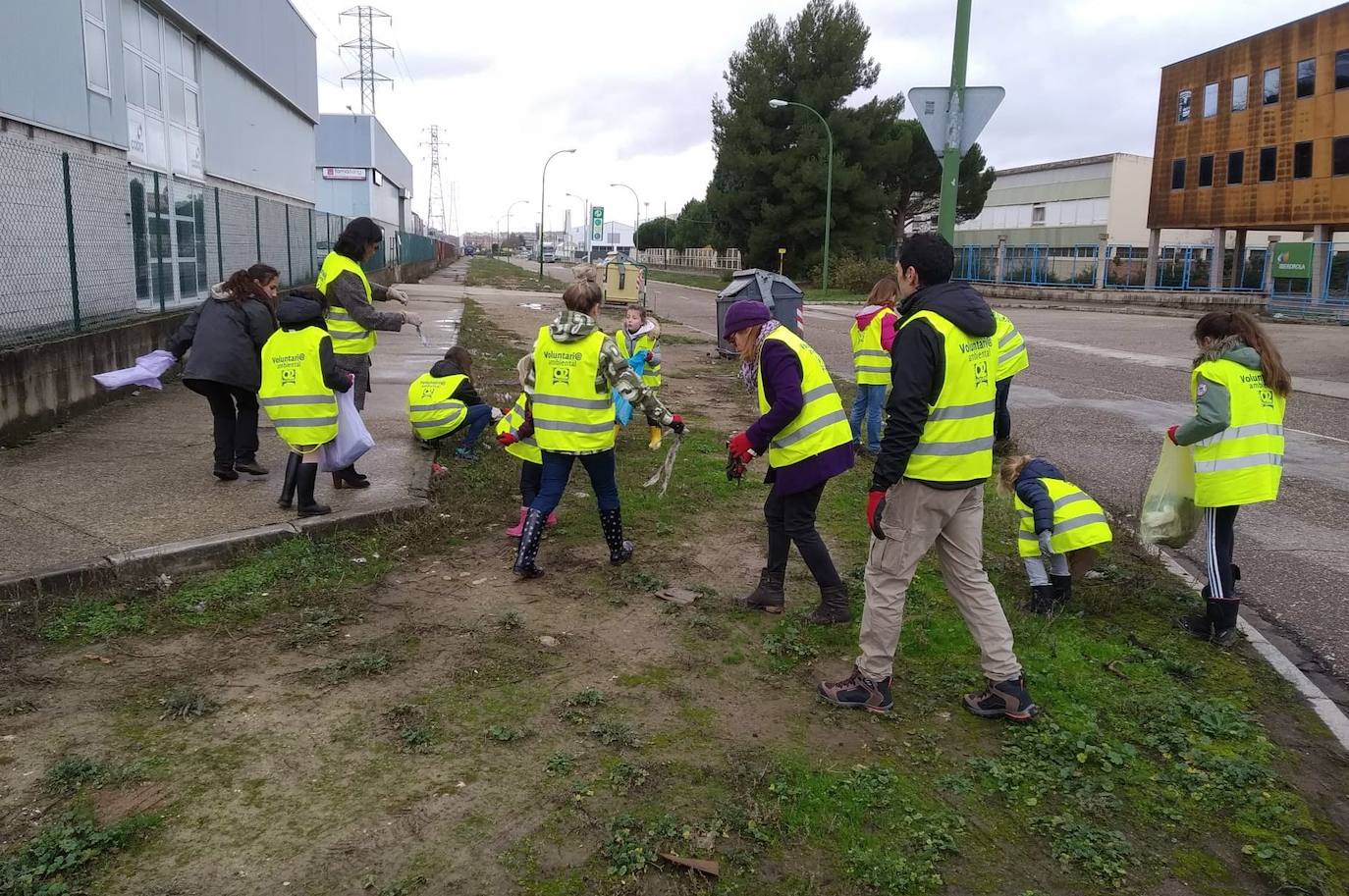 Fotos: Limpiando el polígono industrial Burgos Este