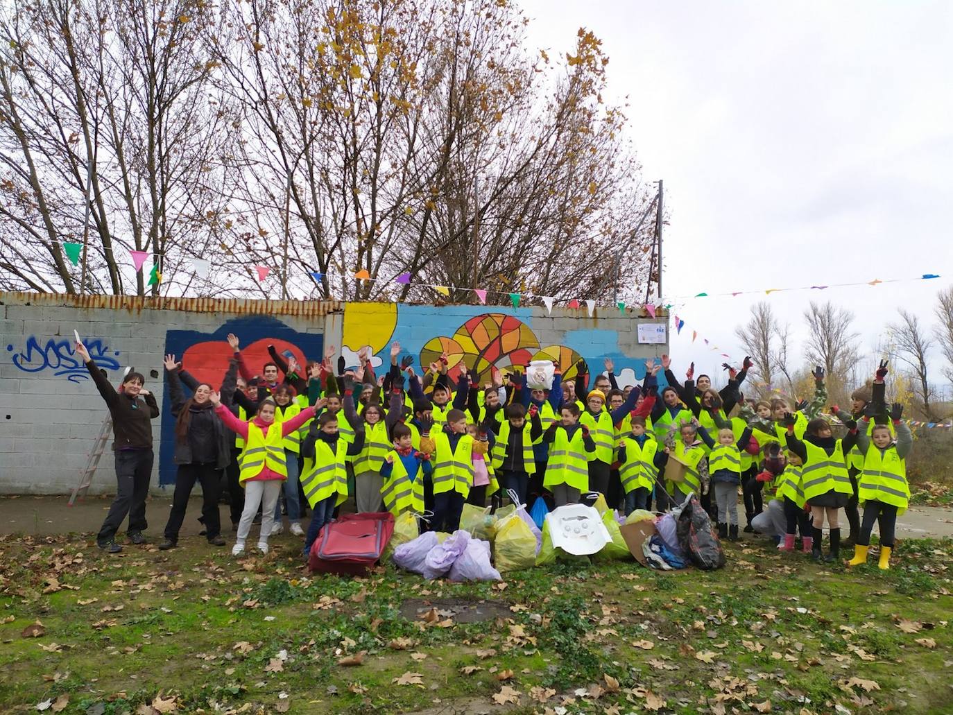 Fotos: Limpiando el polígono industrial Burgos Este