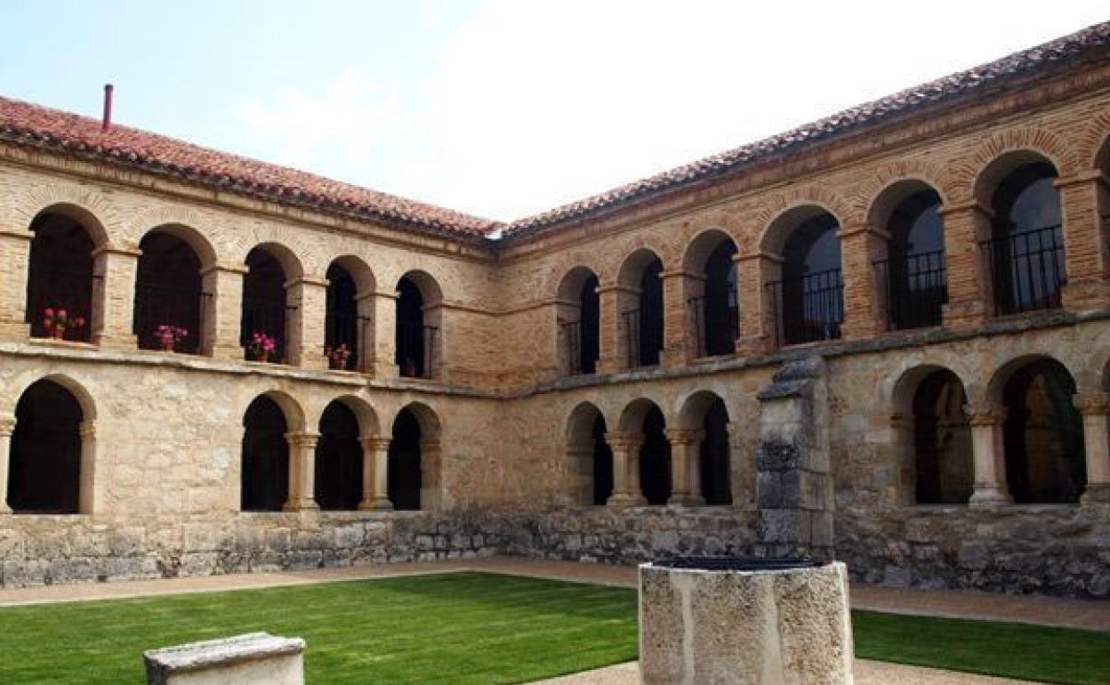 Claustro de Monasterio de Santo Domingo en Caleruega. 