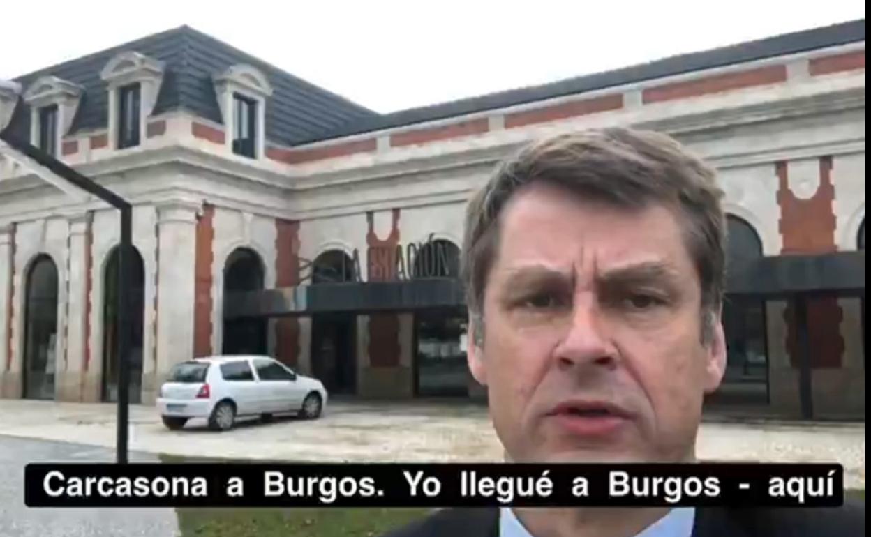El embajador británico ha grabado un vídeo desde la antigua estación contando su experiencia en Burgos