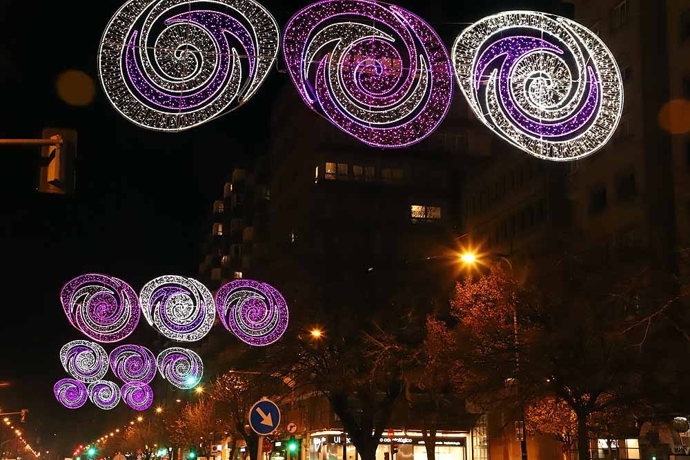 Fotos: Burgos da la bienvenidad a la Navidad con el encendido de su alumbrado