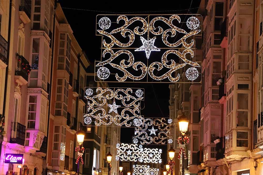 Fotos: Burgos da la bienvenidad a la Navidad con el encendido de su alumbrado