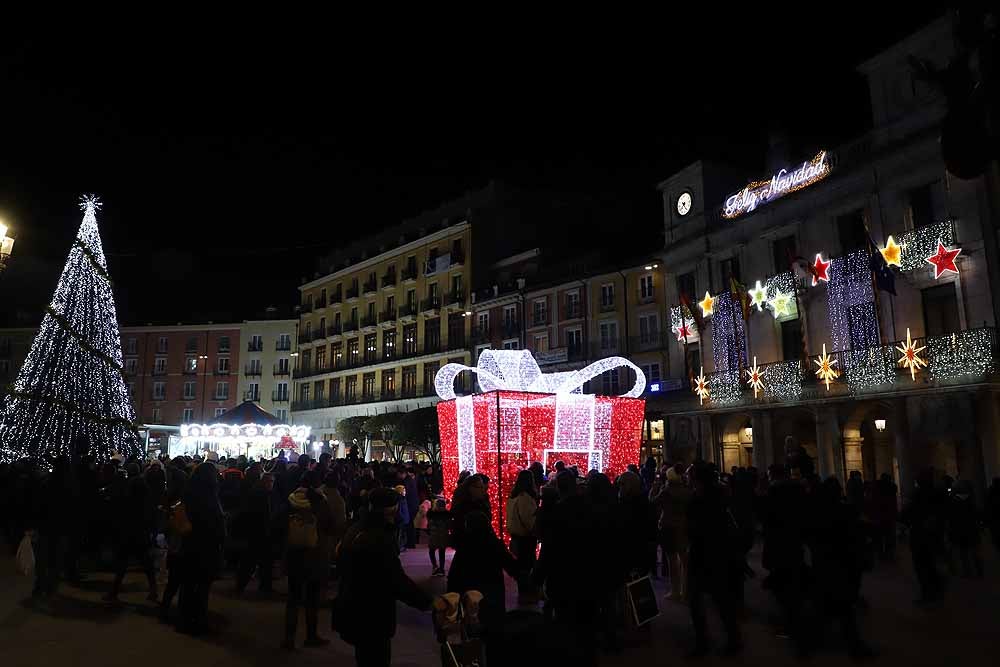 Fotos: Burgos da la bienvenidad a la Navidad con el encendido de su alumbrado