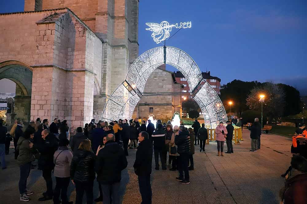 Fotos: Burgos da la bienvenidad a la Navidad con el encendido de su alumbrado