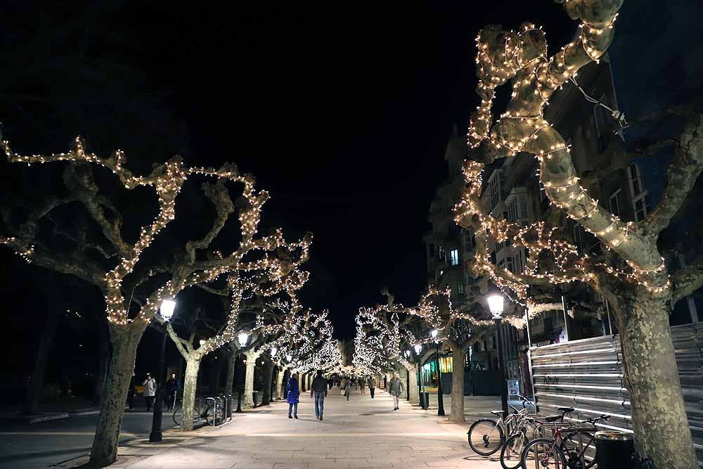 Fotos: Burgos da la bienvenidad a la Navidad con el encendido de su alumbrado