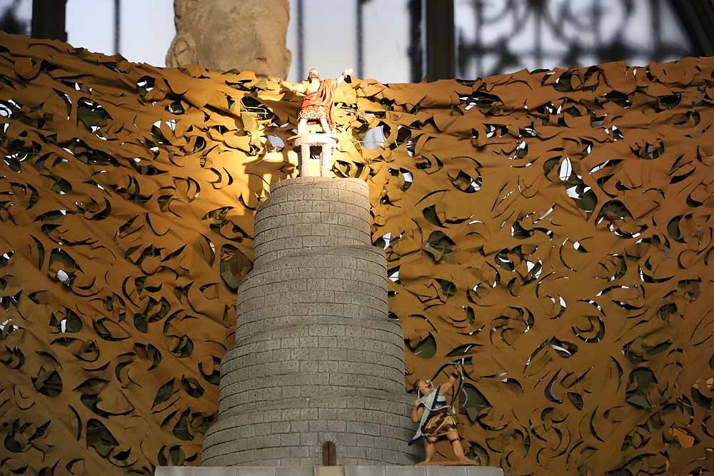 Fotos: Últimos retoques en el Belén Monumental de la Catedral de Burgos