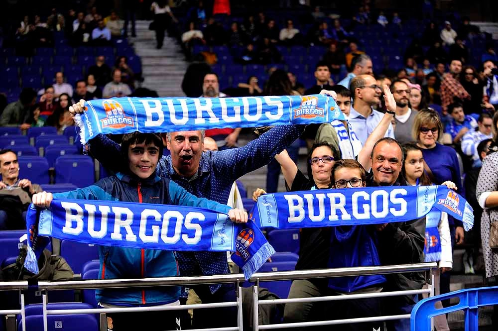 Fotos: La afición del San Pablo Burgos se ha desplazado a disfrutar del encuentro con el Real Madrid