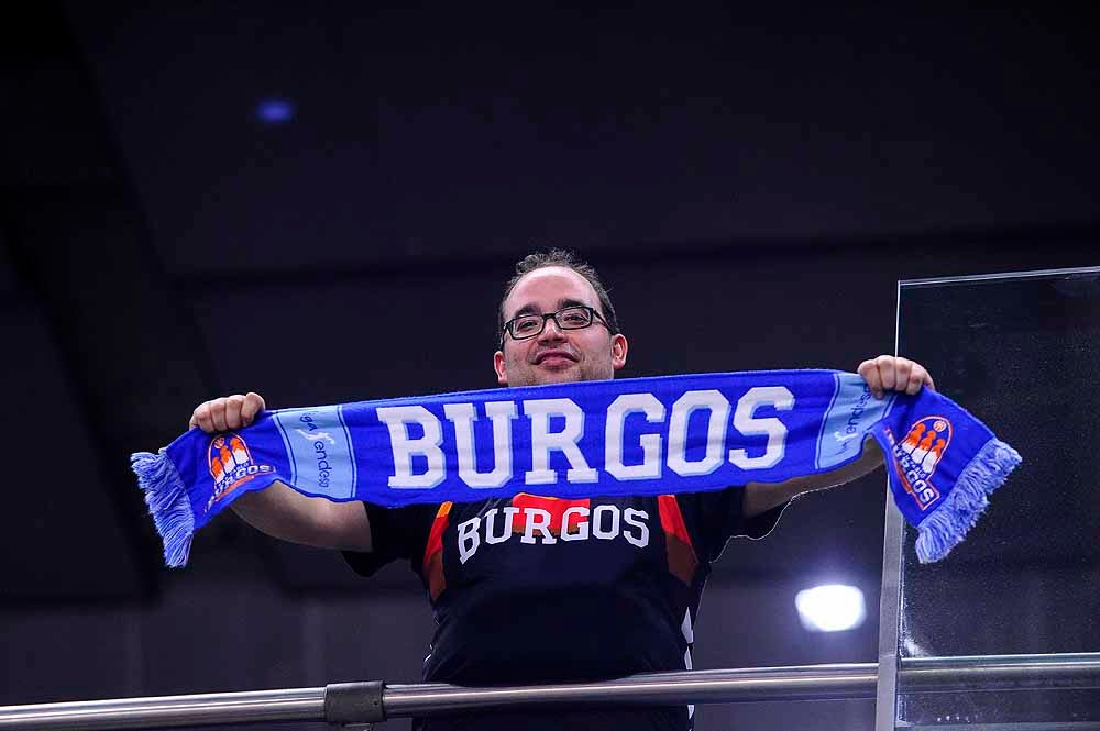 Fotos: La afición del San Pablo Burgos se ha desplazado a disfrutar del encuentro con el Real Madrid