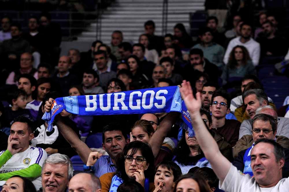 Fotos: La afición del San Pablo Burgos se ha desplazado a disfrutar del encuentro con el Real Madrid