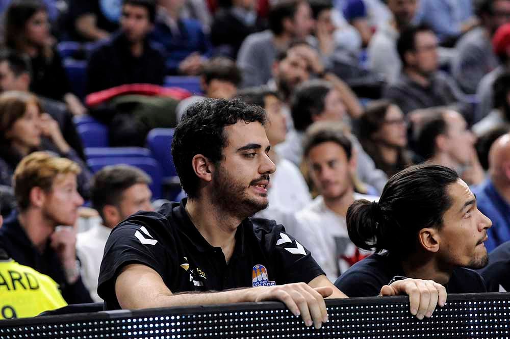 Fotos: La afición del San Pablo Burgos se ha desplazado a disfrutar del encuentro con el Real Madrid