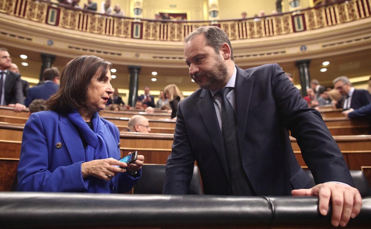 Robles, con Ábalos durante la constitución del Congreso.. 